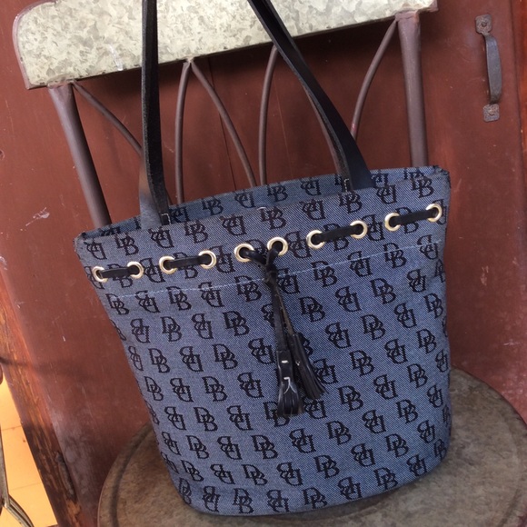 Dooney & Bourke Handbags - Dooney And Bourke Tote Bag